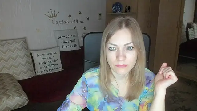 Tiffany Bates online show from 11/22/25, 03:38