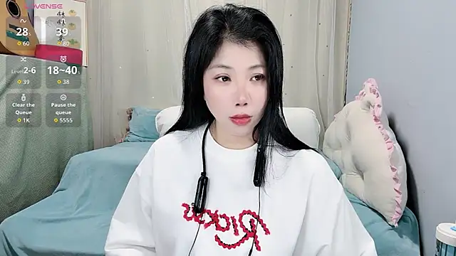 Snapshot of Huanhuan- chatting on 10/05/25, 05:39 Huanhuan- online show from 10/05/25, 05:39