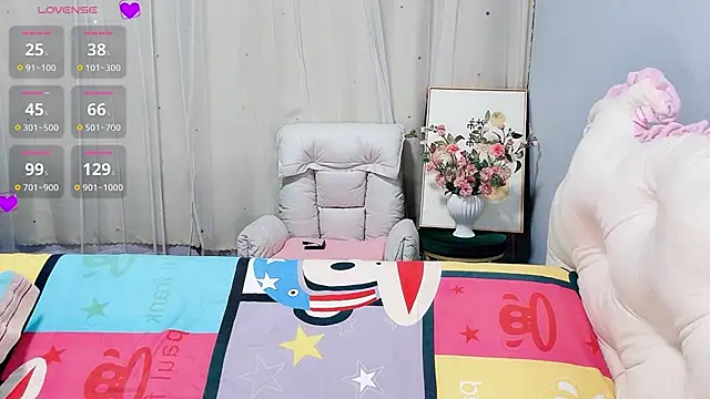 Snapshot of Huanhuan- chatting on 11/13/25, 07:07 Huanhuan- online show from 11/13/25, 07:07