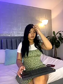 EmmaBlossom online show from 11/17/25, 07:19