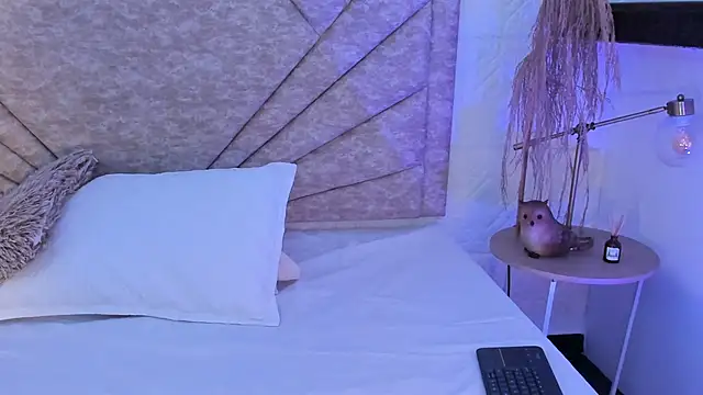 EmmaBlossom online show from 12/20/25, 12:45