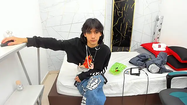 Lovers 21 online show from 11/12/25, 03:51