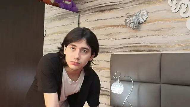 Snapshot of Lovers_21 chatting on 05/17/26, 04:10 Lovers 21 online show from 05/17/26, 04:10