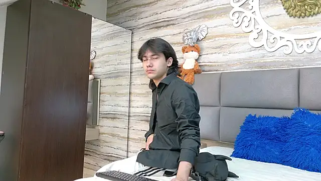 Snapshot of Lovers_21 chatting on 06/03/26, 04:15 Lovers 21 online show from 06/03/26, 04:15