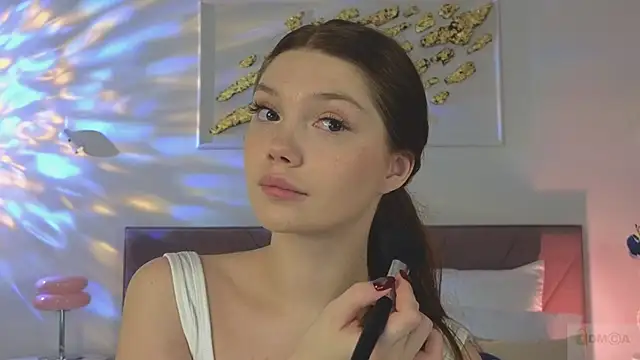 Nicole Broown  online show from 11/23/25, 09:25