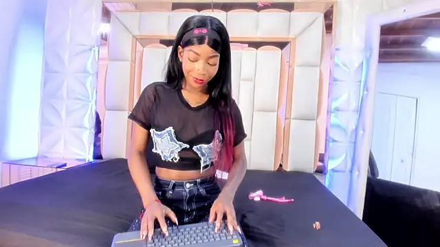 Sarah Adamss online show from 05/03/26, 12:44