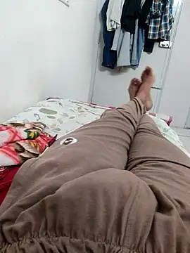 Snapshot of ramboram897 chatting on 10/29/25, 01:24 ramboram897 online show from 10/29/25, 01:24