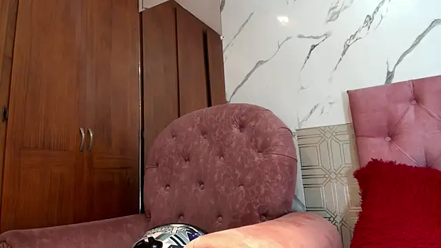 violett  rousee online show from 12/17/25, 04:24