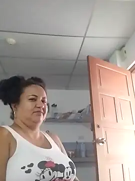 Snapshot of MEYBELLATINA chatting on 02/09/26, 10:03 MEYBELLATINA online show from 02/09/26, 10:03