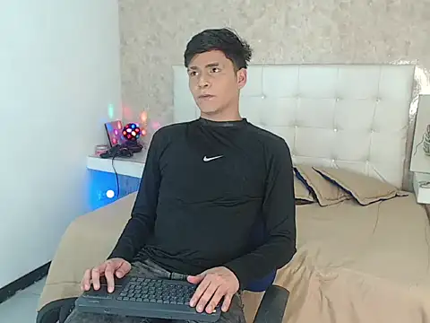 Aaron Foxxx online show from 12/15/25, 09:52