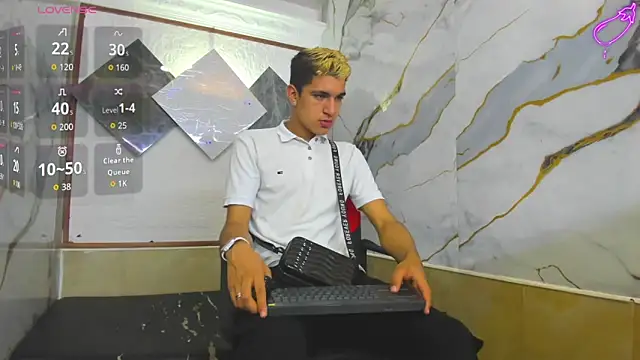 Stiben boy online show from 10/04/25, 07:23