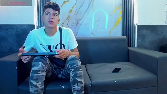 Stiben boy online show from 12/15/25, 12:31