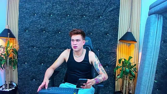 Snapshot of Shadowhunters_ chatting on 09/25/25, 06:28 Shadowhunters online show from 09/25/25, 06:28