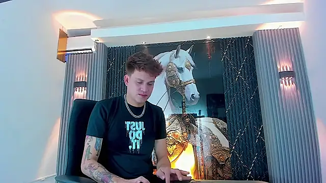 Snapshot of Shadowhunters_ chatting on 10/22/25, 08:41 Shadowhunters online show from 10/22/25, 08:41