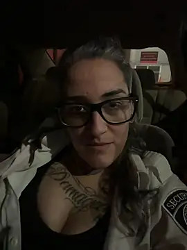 Snapshot of inkdmagz chatting on 10/17/25, 04:37 inkdmagz online show from 10/17/25, 04:37