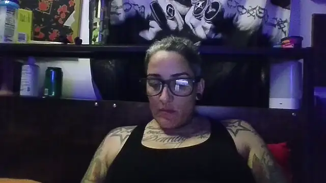 Snapshot of inkdmagz chatting on 11/12/25, 02:12 inkdmagz online show from 11/12/25, 02:12