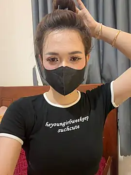 Snapshot of Quynhbabysexy chatting on 06/23/26, 02:37 Quynhbabysexy online show from 06/23/26, 02:37
