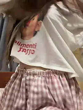 Snapshot of Quynhbabysexy chatting on 07/19/26, 06:17 Quynhbabysexy online show from 07/19/26, 06:17