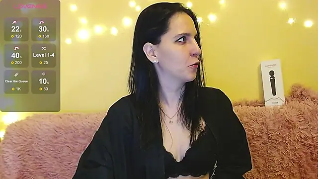 Snapshot of Irwi_Tomboy chatting on 11/21/25, 01:43 Irwi Tomboy online show from 11/21/25, 01:43