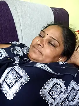 Snapshot of navyasree143 chatting on 04/25/26, 01:41 navyasree143 online show from 04/25/26, 01:41