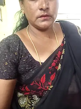 Snapshot of navyasree143 chatting on 04/26/26, 06:44 navyasree143 online show from 04/26/26, 06:44