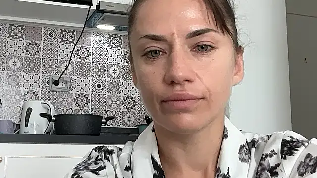 Snapshot of Roriann chatting on 02/10/26, 07:23 Roriann online show from 02/10/26, 07:23