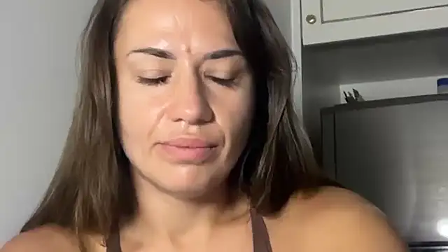 Snapshot of Roriann chatting on 03/07/26, 01:52 Roriann online show from 03/07/26, 01:52