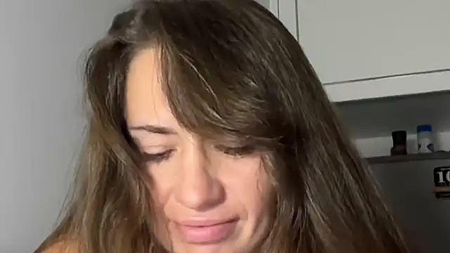 Snapshot of Roriann chatting on 03/10/26, 04:01 Roriann online show from 03/10/26, 04:01