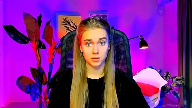 JuneWoods online show from 12/01/25, 06:18