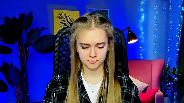 Snapshot of JuneWoods chatting on 01/14/26, 08:31 JuneWoods online show from 01/14/26, 08:31