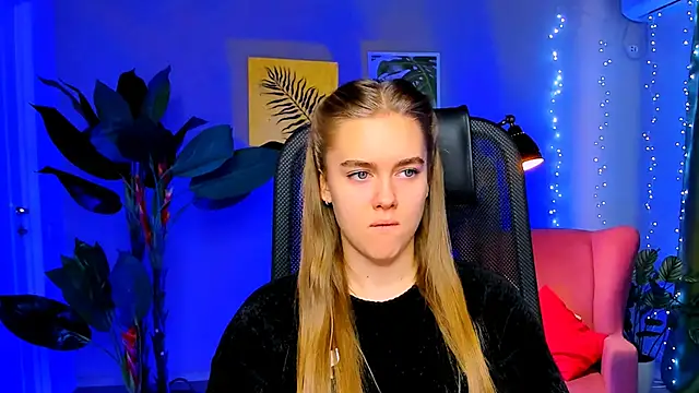 Snapshot of JuneWoods chatting on 01/15/26, 08:19 JuneWoods online show from 01/15/26, 08:19