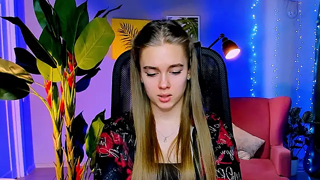 Snapshot of JuneWoods chatting on 01/19/26, 09:24 JuneWoods online show from 01/19/26, 09:24