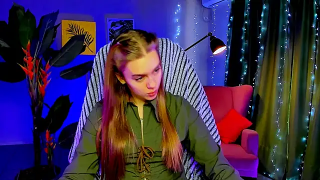 Snapshot of JuneWoods chatting on 02/06/26, 07:23 JuneWoods online show from 02/06/26, 07:23