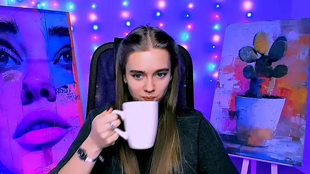 Snapshot of JuneWoods chatting on 02/13/26, 12:23 JuneWoods online show from 02/13/26, 12:23