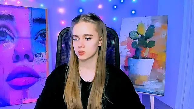 Snapshot of JuneWoods chatting on 02/18/26, 07:15 JuneWoods online show from 02/18/26, 07:15