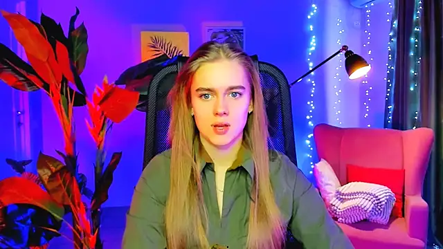 Snapshot of JuneWoods chatting on 02/23/26, 09:17 JuneWoods online show from 02/23/26, 09:17