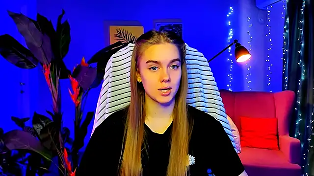 Snapshot of JuneWoods chatting on 02/25/26, 07:29 JuneWoods online show from 02/25/26, 07:29