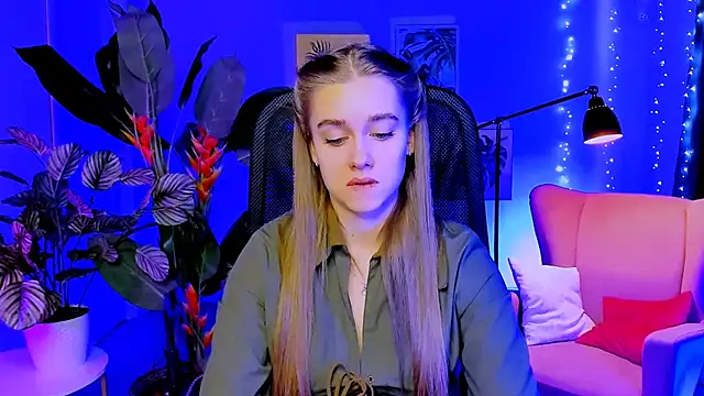 Snapshot of JuneWoods chatting on 03/03/26, 07:03 JuneWoods online show from 03/03/26, 07:03