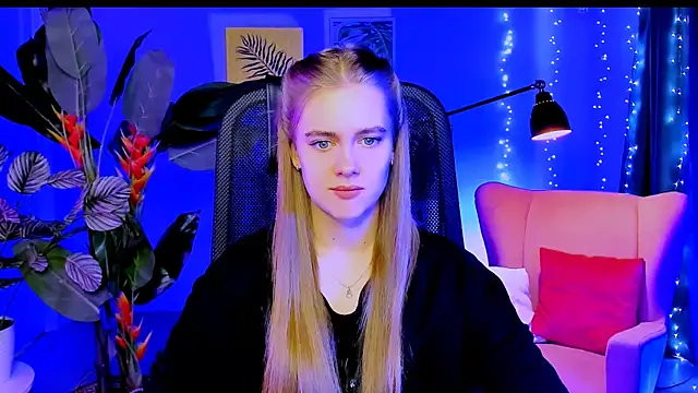 Snapshot of JuneWoods chatting on 03/04/26, 07:25 JuneWoods online show from 03/04/26, 07:25