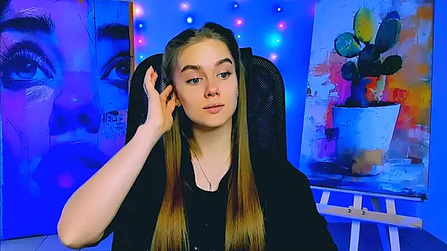 Snapshot of JuneWoods chatting on 03/10/26, 07:13 JuneWoods online show from 03/10/26, 07:13