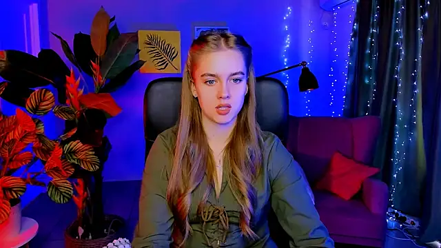 Snapshot of JuneWoods chatting on 03/17/26, 07:12 JuneWoods online show from 03/17/26, 07:12