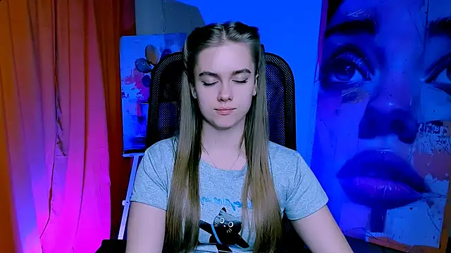 Snapshot of JuneWoods chatting on 03/19/26, 07:23 JuneWoods online show from 03/19/26, 07:23