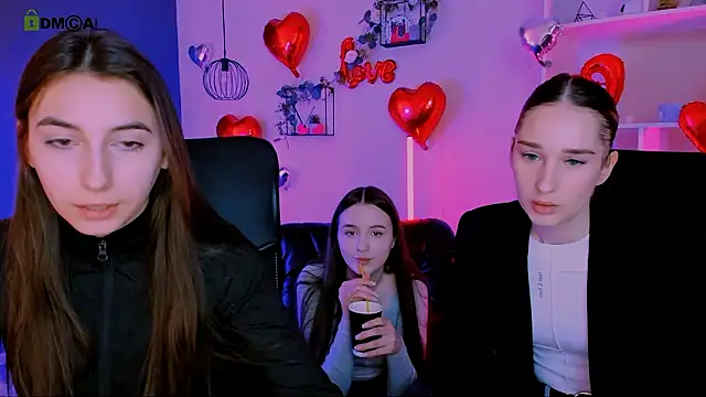 Snapshot of leslie_bird chatting on 03/04/26, 09:59 leslie bird online show from 03/04/26, 09:59