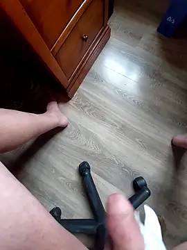 Snapshot of azery27000 chatting on 12/01/25, 12:10 azery27000 online show from 12/01/25, 12:10