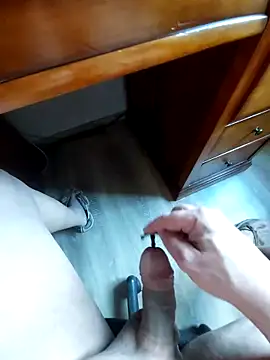 Snapshot of azery27000 chatting on 12/17/25, 01:39 azery27000 online show from 12/17/25, 01:39