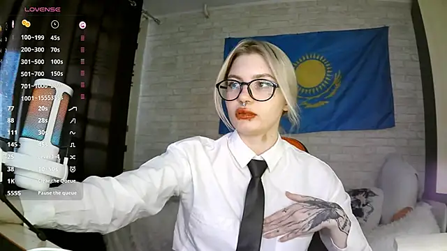 Snapshot of MernaGoggin chatting on 09/30/25, 09:36 MernaGoggin online show from 09/30/25, 09:36