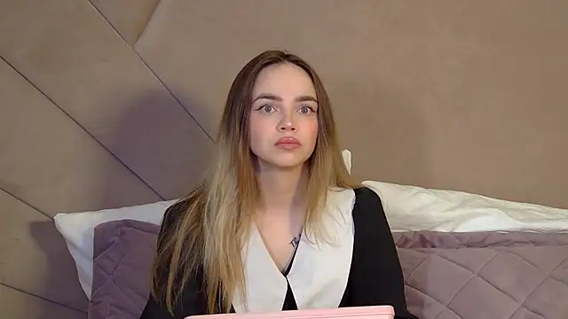 Snapshot of AnitaVenture chatting on 04/17/26, 04:15 AnitaVenture online show from 04/17/26, 04:15