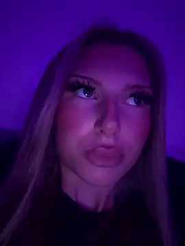 Snapshot of blondeeee chatting on 01/16/26, 03:49 blondeeee online show from 01/16/26, 03:49