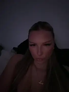 Snapshot of blondeeee chatting on 02/24/26, 06:06 blondeeee online show from 02/24/26, 06:06