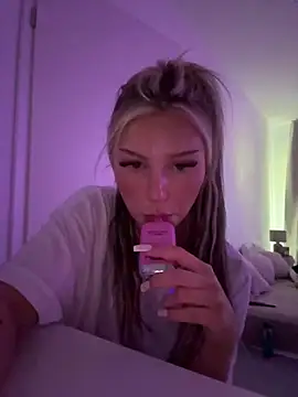 blondeeee online show from 05/28/26, 04:04